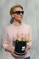 elegancka kompozycja kwiatowa Beata / bukiet Flowerbox wys.28cm