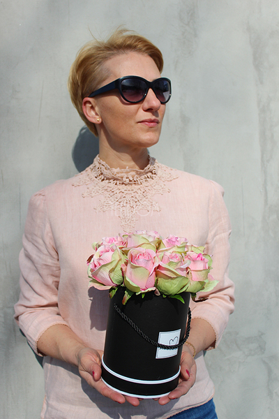 elegancka kompozycja kwiatowa Beata / bukiet Flowerbox wys.28cm