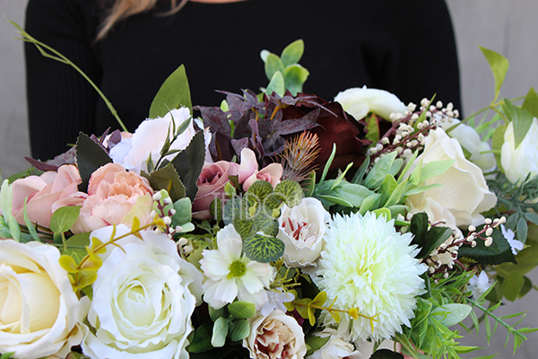 Lukrecja kompozycja kwiatowa / bukiet dł.60cm wys.22cm