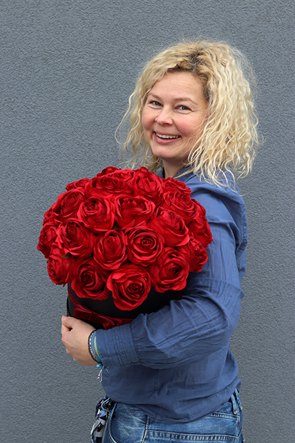 flowerbox Reditta z czerwonymi różami i aksamitką, wys.26cm