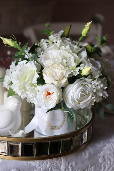 flowerbox w biało - złotym pudełku, Komunia II, wys.30cm