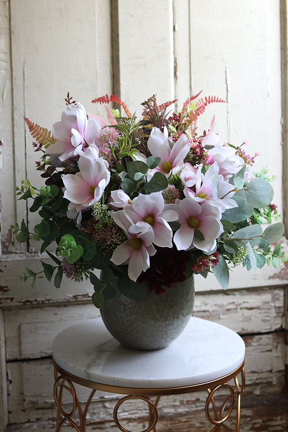 Adelita Borgio 2, efektowna kompozycja kwiatowa w wazonie, wys.46cm 