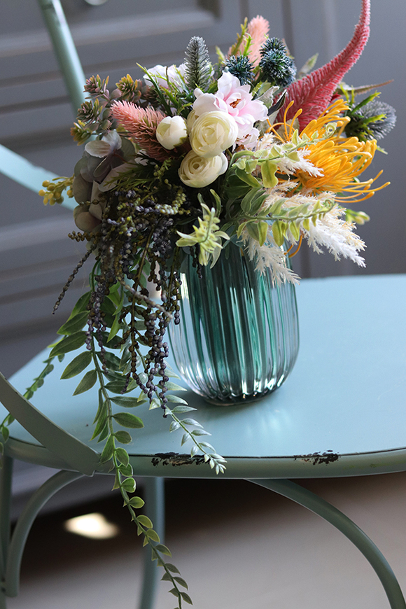 Jasmina Pinte, bukiet kwiatowy w szklanym wazonie, wys.27cm