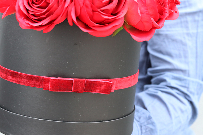 flowerbox Reditta z czerwonymi różami i aksamitką, wys.26cm