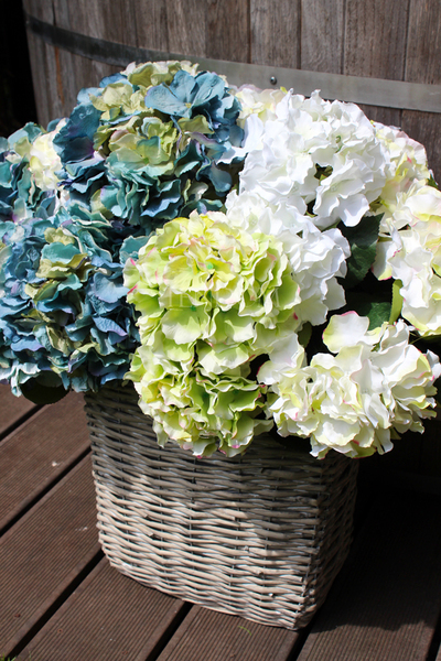 bardzo bogaty kosz z hortensjami Provance Sea, wys.69cm, szer.70cm  