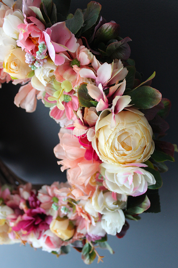 kwiatowy wianek ozdobny Kasia, śr.33cm