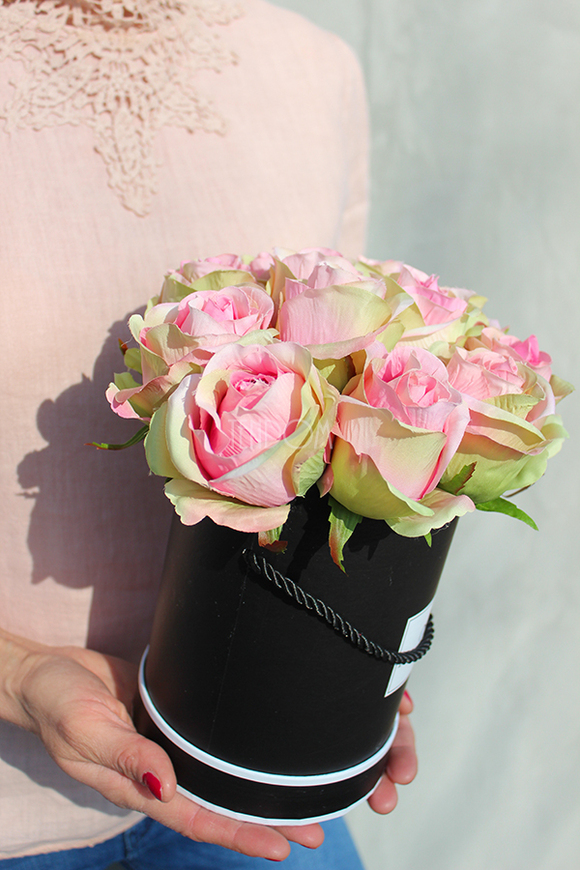 elegancka kompozycja kwiatowa Beata / bukiet Flowerbox wys.28cm