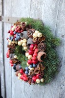 bożonarodzeniowy wianek na drzwi Kolorowe Święta, śr.26cm  