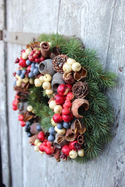 bożonarodzeniowy wianek na drzwi Kolorowe Święta, śr.26cm  