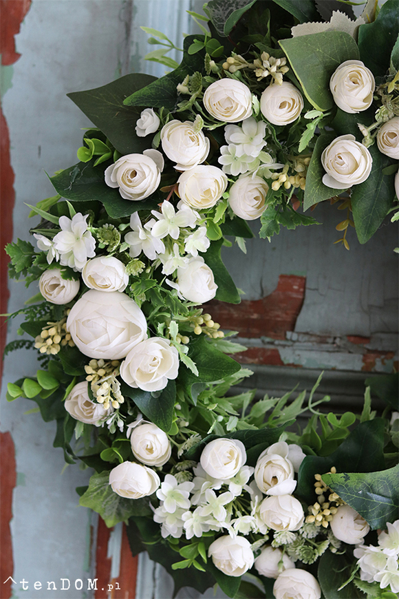 Arabella 2, biały wianek z pełnikami, śr.40cm