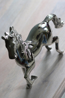 elegancka figurka konia, Stąpający Koń, wym.28x25x9cm 