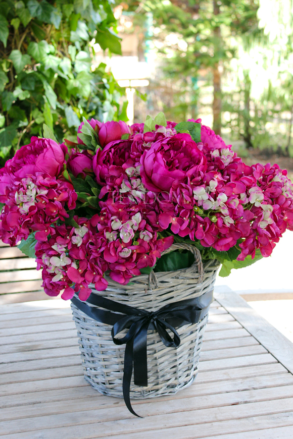 bogaty kosz z ciemnymi hortensjami i piwoniami Provance 50x50cm  