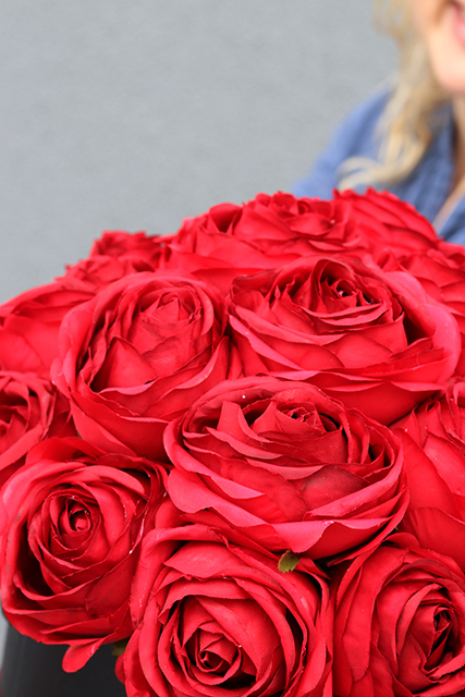 flowerbox Reditta z czerwonymi różami i aksamitką, wys.26cm