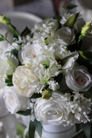 flowerbox w biało - złotym pudełku, Komunia II, wys.30cm