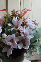 Adelita Borgio 2, efektowna kompozycja kwiatowa w wazonie, wys.46cm 