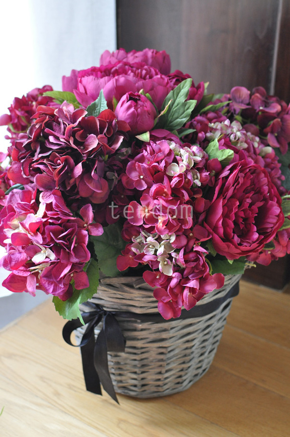 bogaty kosz z ciemnymi hortensjami i piwoniami Provance 50x50cm  