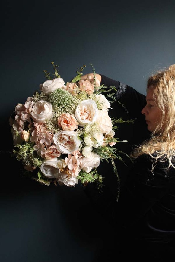 nagrobna, bardzo elegancka kompozycja kwiatowa, Eligia, wys.30cm 