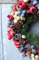 bożonarodzeniowy wianek na drzwi Kolorowe Święta, śr.26cm  