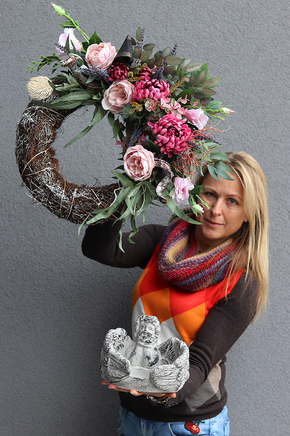 duży nagrobny wieniec z aniołem, Jerano, rozp.60cm 