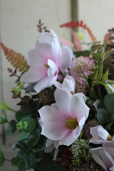 Adelita Borgio 2, efektowna kompozycja kwiatowa w wazonie, wys.46cm 