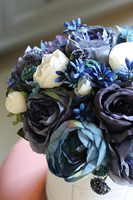 Niebieska Kraina, flowerbox z niebieskimi różami, wys.27cm