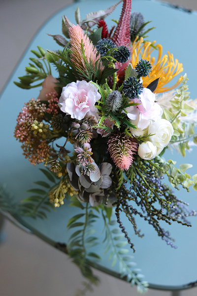 Jasmina Pinte, bukiet kwiatowy w szklanym wazonie, wys.27cm