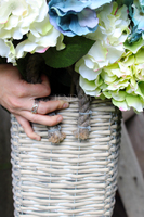 bardzo bogaty kosz z hortensjami Provance Sea, wys.69cm, szer.70cm  