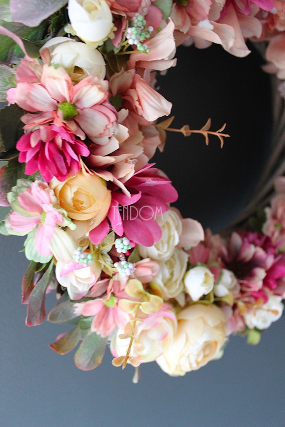 kwiatowy wianek ozdobny Kasia, śr.33cm