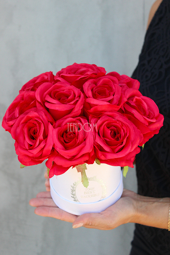 walentynkowy Czerwono-Biały Box, kompozycja kwiatowa / bukiet / flowerbox, wys.22cm