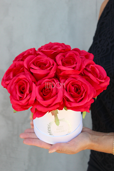 walentynkowy Czerwono-Biały Box, kompozycja kwiatowa / bukiet / flowerbox, wys.22cm