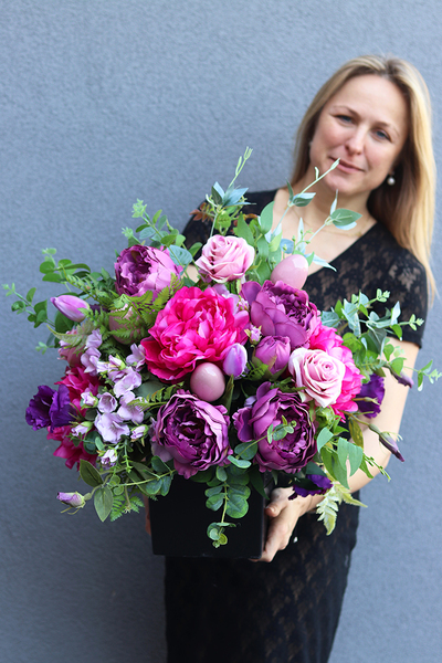 Ysmena, kompozycja kwiatowa w plastikowej donicy, wym.42x40cm