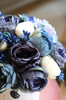 Niebieska Kraina, flowerbox z niebieskimi różami, wys.27cm