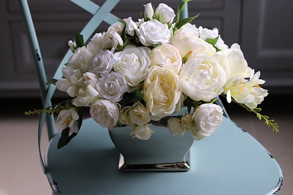 kompozycja kwiatowa Bediano Emilie wys.25cm 