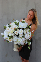 efektowna kompozycja kwiatowa / bukiet Creamosa wys.65cm