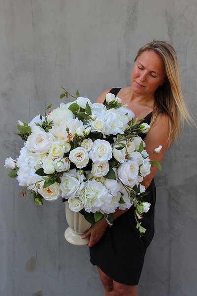 efektowna kompozycja kwiatowa / bukiet Creamosa wys.65cm