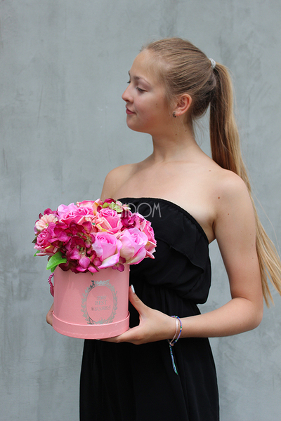 Różowy Dom, kompozycja kwiatowa / bukiet / flowerbox, wys.25cm