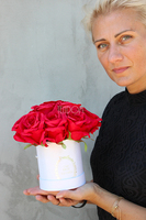 walentynkowy Czerwono-Biały Box, kompozycja kwiatowa / bukiet / flowerbox, wys.22cm