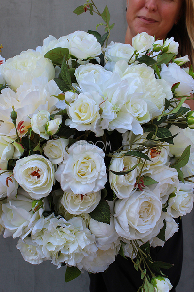 efektowna kompozycja kwiatowa / bukiet Creamosa wys.65cm