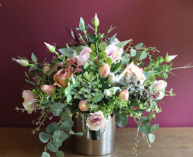 Figaro Silver Small, efektowna kompozycja kwiatowa w lustrzanym wazonie, wys.50cm