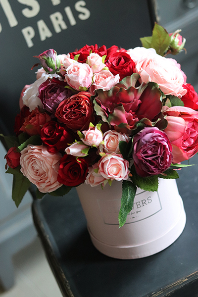 Celia, czerwono-różowy flowerbox z sukulentem, wys. 33cm