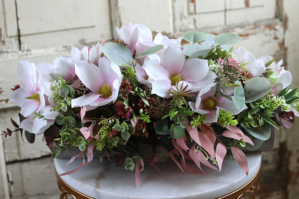 Adelita Mantella 2, efektowna kompozycja kwiatowa na parapet, wym.22x55x24cm