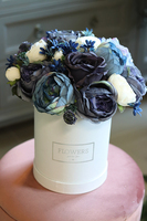 Niebieska Kraina, flowerbox z niebieskimi różami, wys.27cm