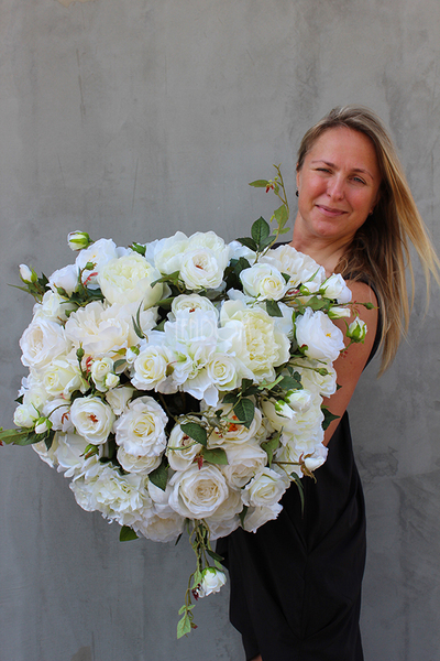 efektowna kompozycja kwiatowa / bukiet Creamosa wys.65cm