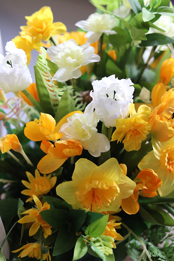 dekoracyjny kosz z żółtymi kwiatami, Wiosenny Klimat, wys.46cm