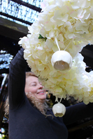 Biała Hortensja wianek podwieszany z dzwoneczkami ceramicznymi, śr.67cm