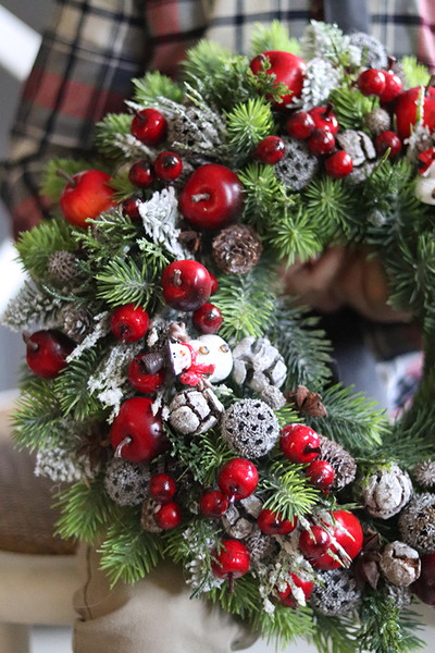 Idą Święta!, bożonarodzeniowy wianek na drzwi / stroik na stół, śr.36cm