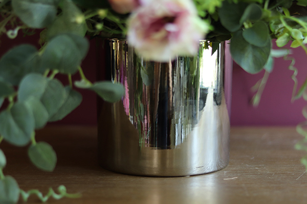 Figaro Silver Small, efektowna kompozycja kwiatowa w lustrzanym wazonie, wys.50cm