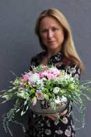 Manfredo Small, kompozycja kwiatowa w srebrnym naczyniu, wys.20cm