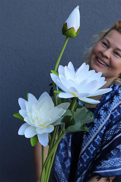 OD RĘKI Amareo, lilia wodna na gałązce, biała, dł. 125cm