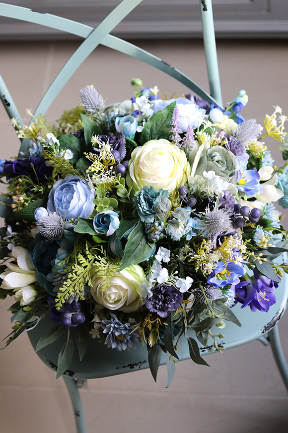 Blulla, wiosenna kompozycja kwiatowa w białej misce, wys.26cm